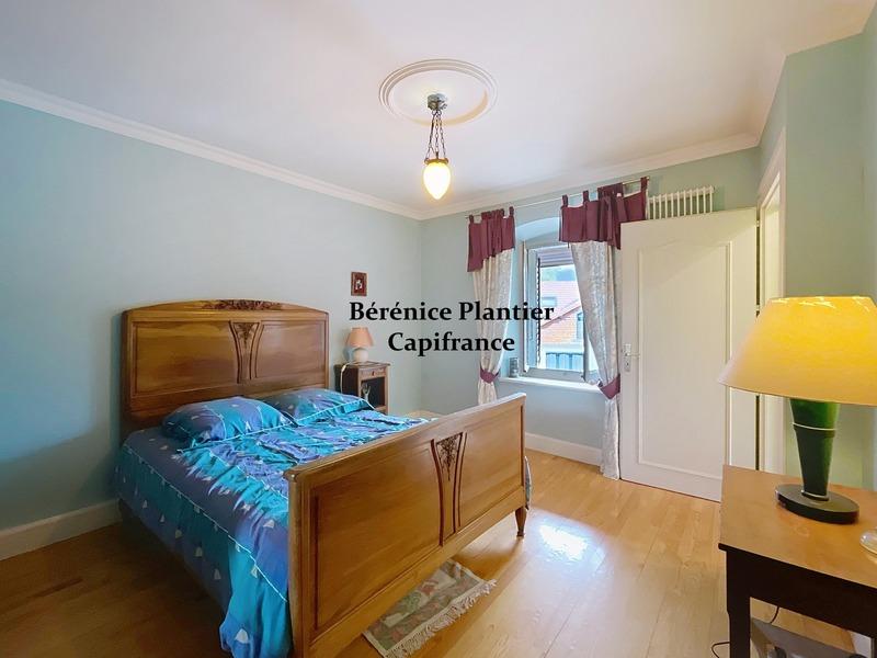 Maison - 246 m² - 7 pièces