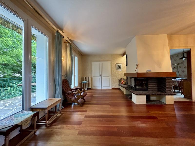 Maison traditionnelle - 181 m² - 7 pièces
