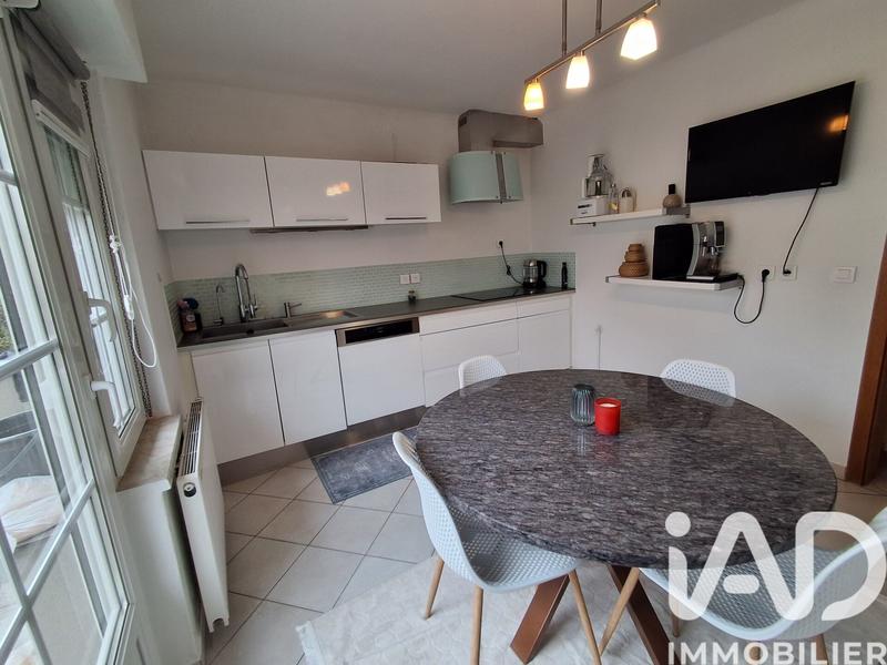 Maison - 230 m² - 12 pièces