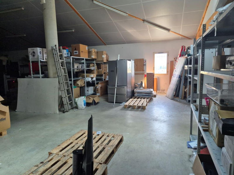 Parking / Garage - 1 065 m²