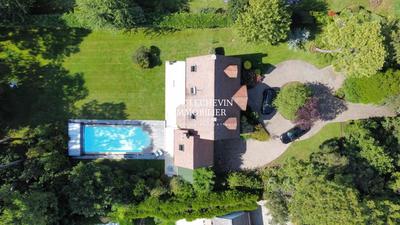 Villa - 200 m² - 8 pièces