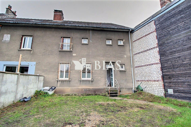 Maison - 145 m² - 9 pièces