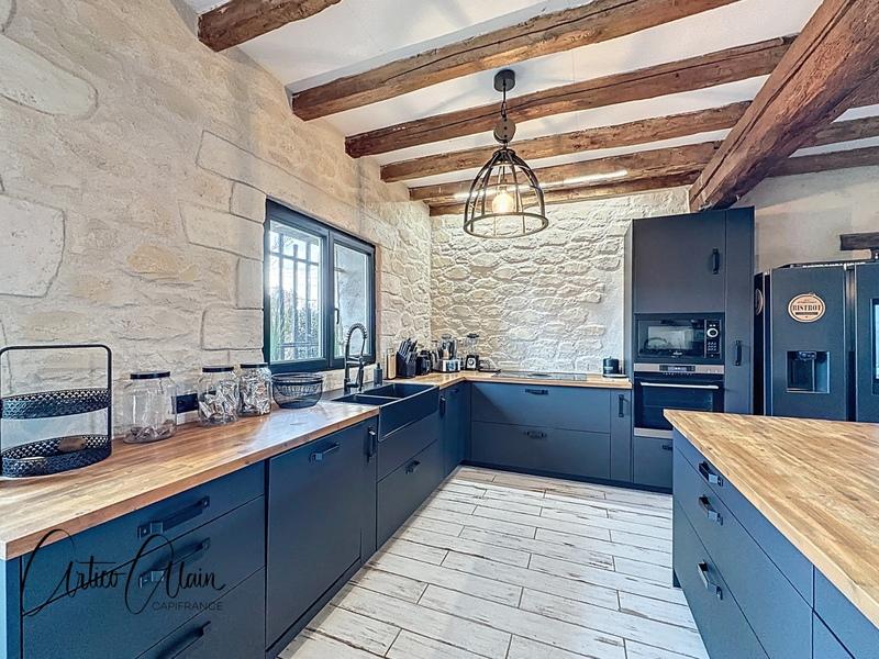 Maison - 271 m² - 9 pièces