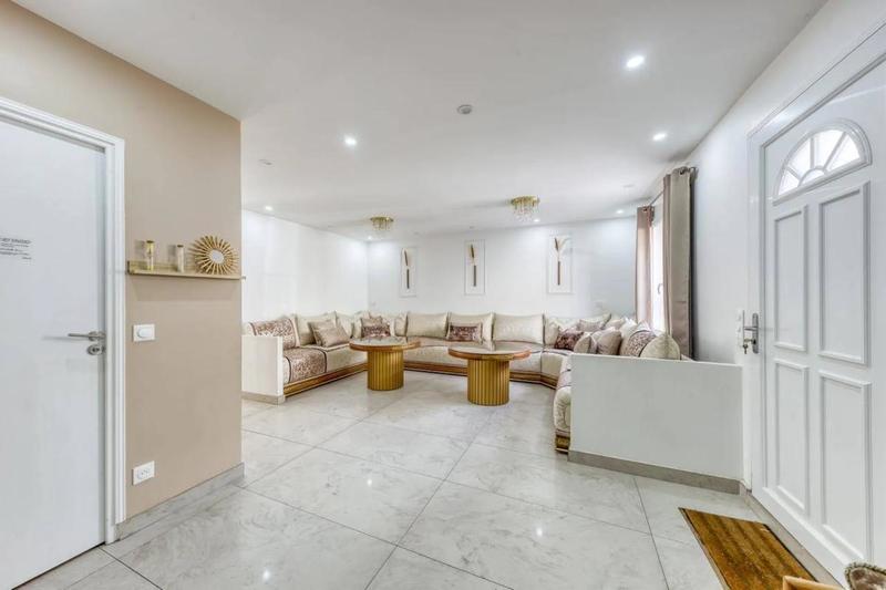 Maison - 190 m² - 8 pièces