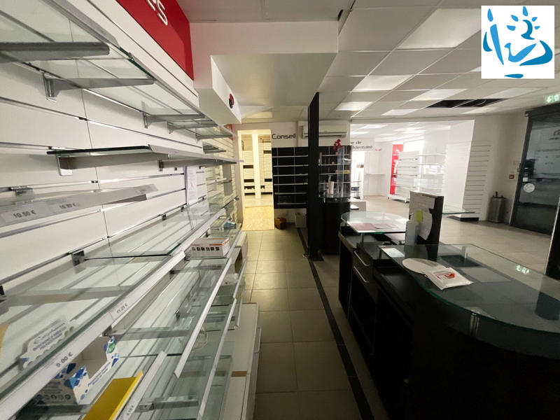 Local commercial - 145 m² - 6 pièces