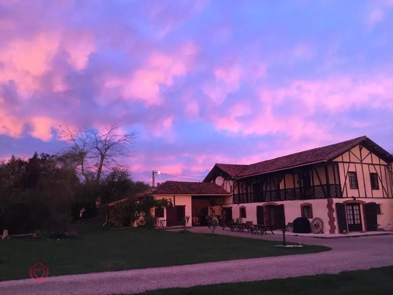 Propriété - 460 m² - 22 pièces