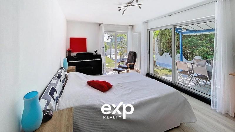 Villa - 219 m² - 9 pièces