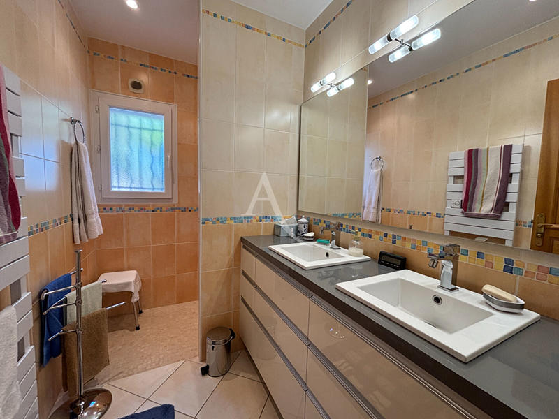 Maison - 165 m² - 7 pièces