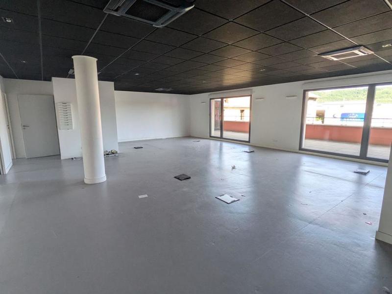 Local commercial - 375 m² - 12 pièces