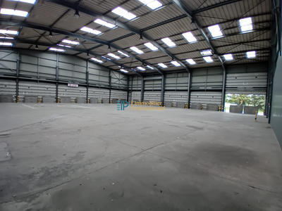 Local d'activités - 1 072 m²