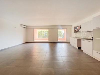 Appartement - 82 m² - 3 pièces