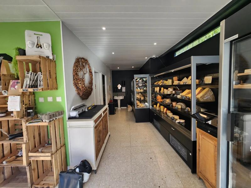 Magasins - 85 m² - 5 pièces