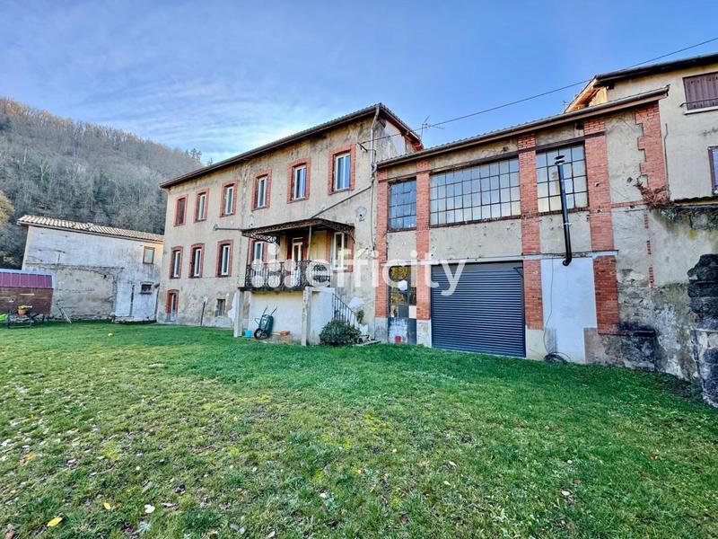 Maison - 240 m² - 10 pièces