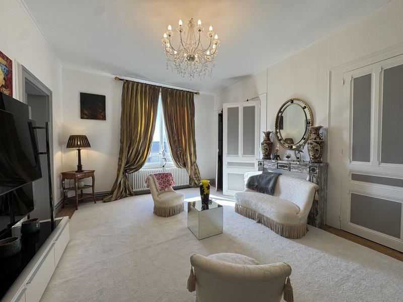 Maison - 700 m² - 15 pièces