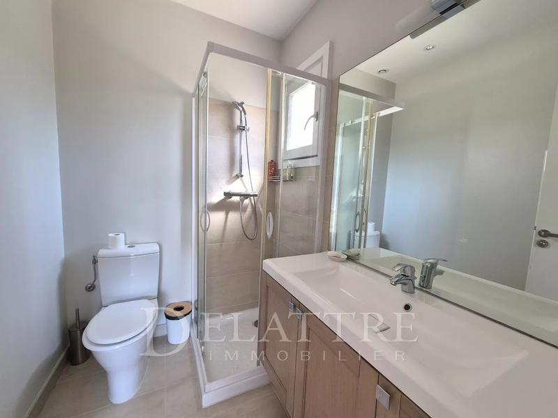 Maison - 222 m² - 8 pièces