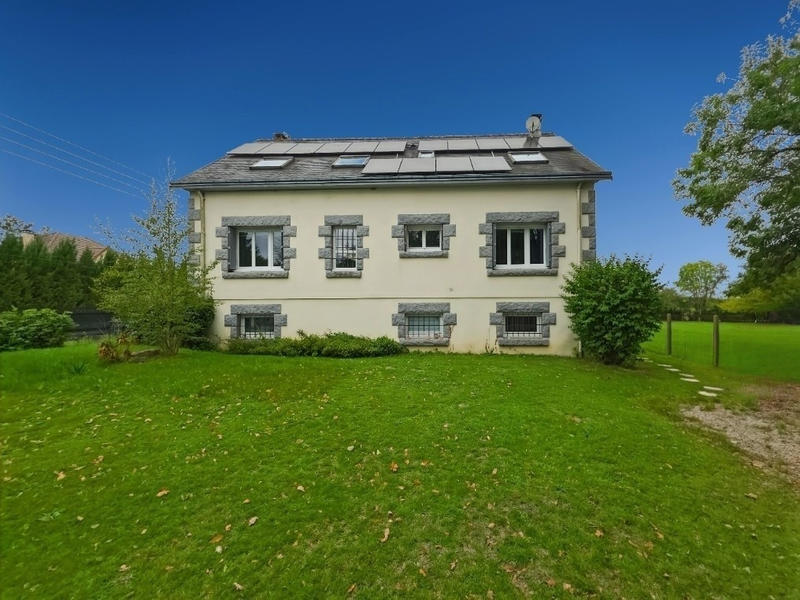 Maison - 210 m² - 9 pièces