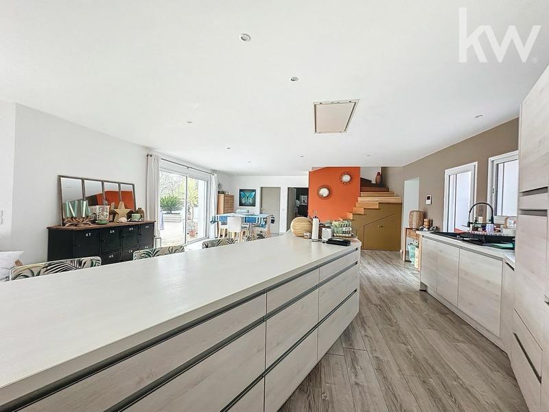 Maison - 220 m² - 6 pièces