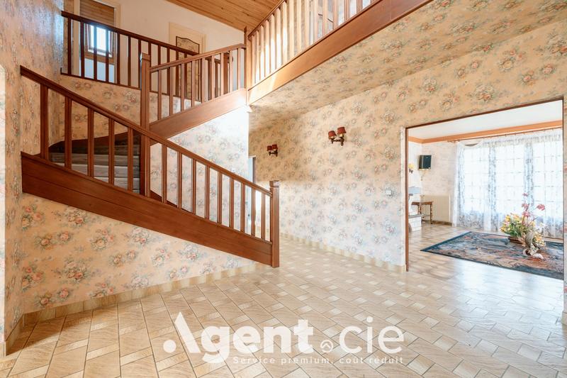 Maison - 240 m² - 7 pièces