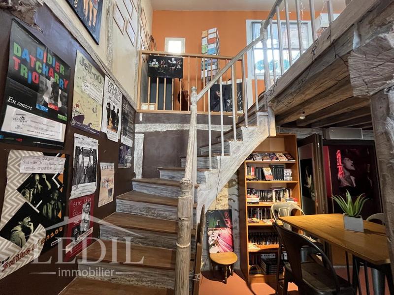 Maison - 231 m² - 6 pièces