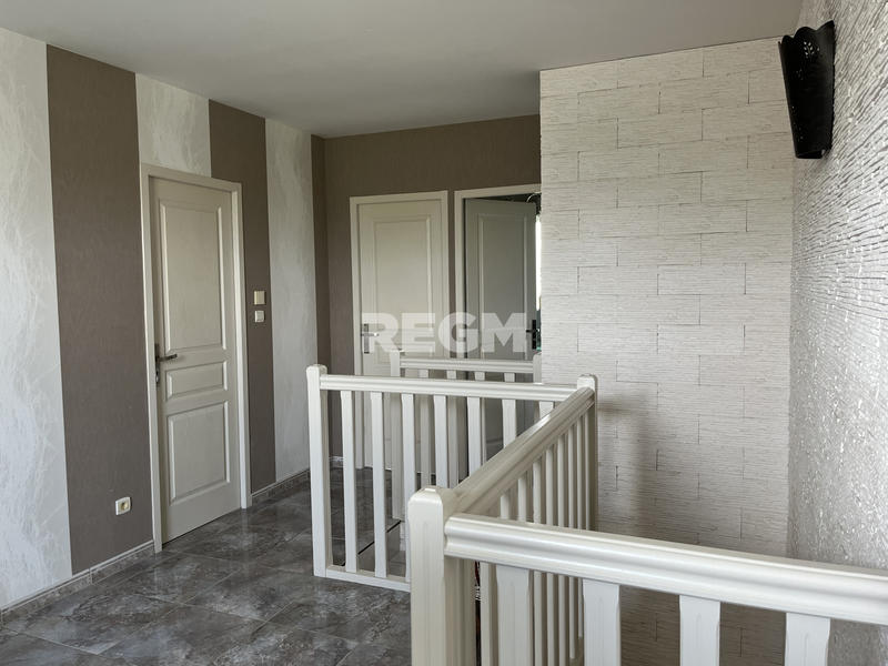 Maison - 215 m² - 8 pièces