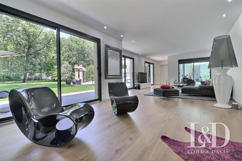 Maison - 433 m² - 12 pièces