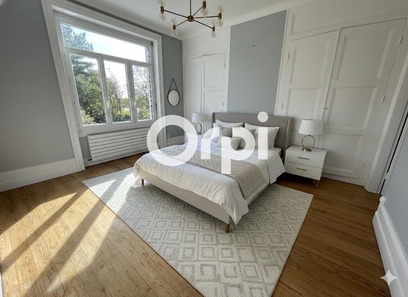 Maison - 226 m² - 12 pièces