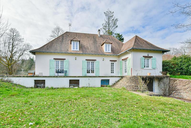 Maison - 253 m² - 10 pièces