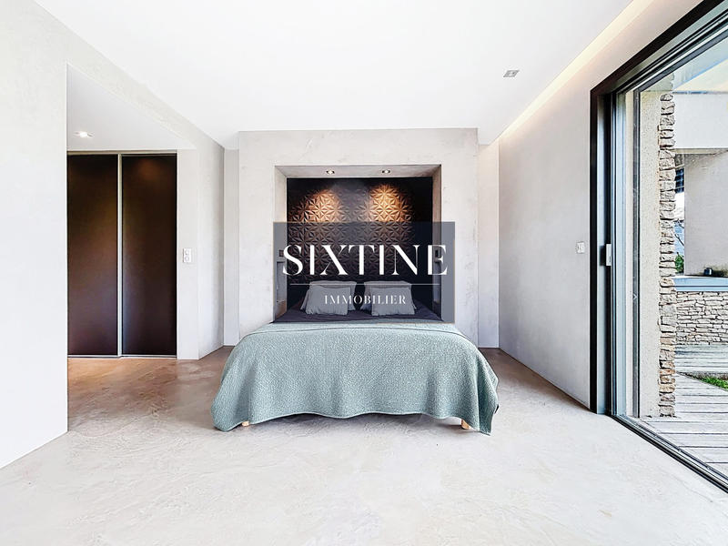 Maison - 261 m² - 7 pièces