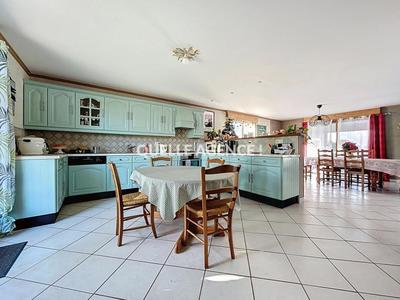 Maison - 183 m² - 7 pièces