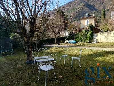 Maison - 266 m² - 8 pièces