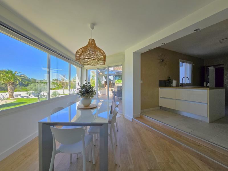 Maison - 335 m² - 8 pièces