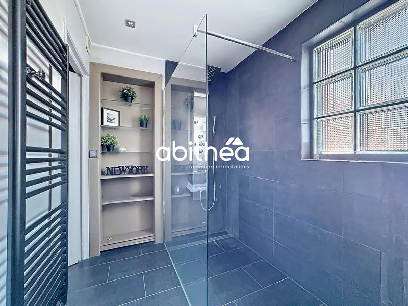 Maison - 233 m² - 7 pièces