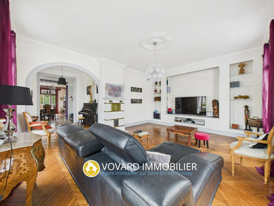 Maison - 234 m² - 8 pièces