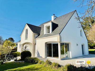 Maison - 285 m² - 8 pièces