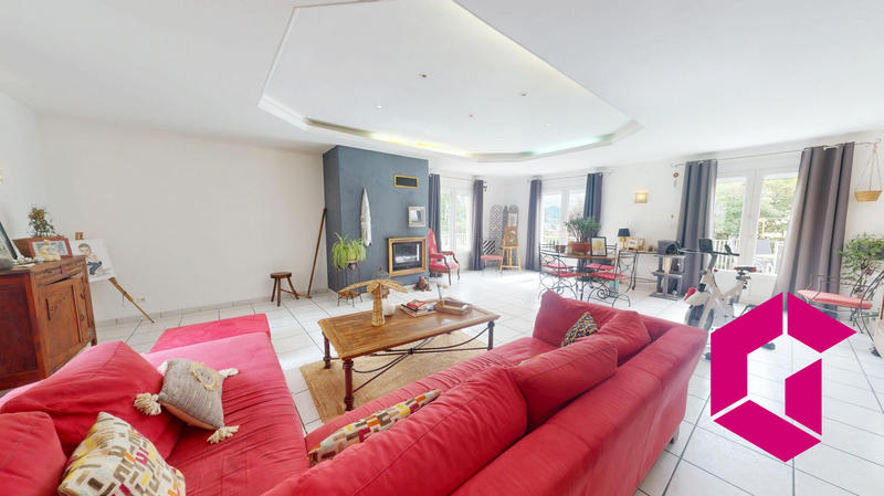 Maison - 182 m² - 8 pièces