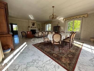 Maison - 252 m² - 7 pièces