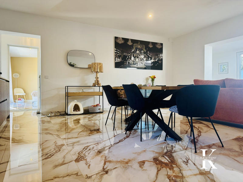 Maison - 249 m² - 8 pièces