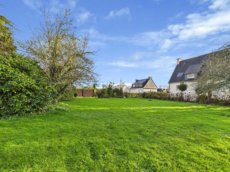 Terrain constructible - 1 087 m²