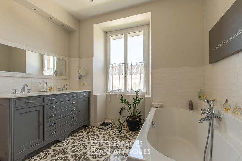 Maison - 340 m² - 10 pièces