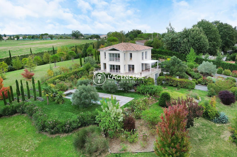 Villa - 300 m² - 9 pièces