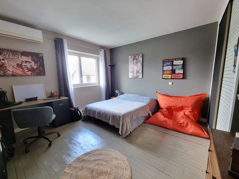 Maison - 221 m² - 8 pièces