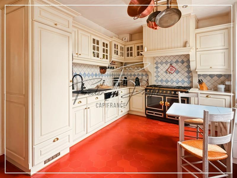 Demeure - 368 m² - 11 pièces