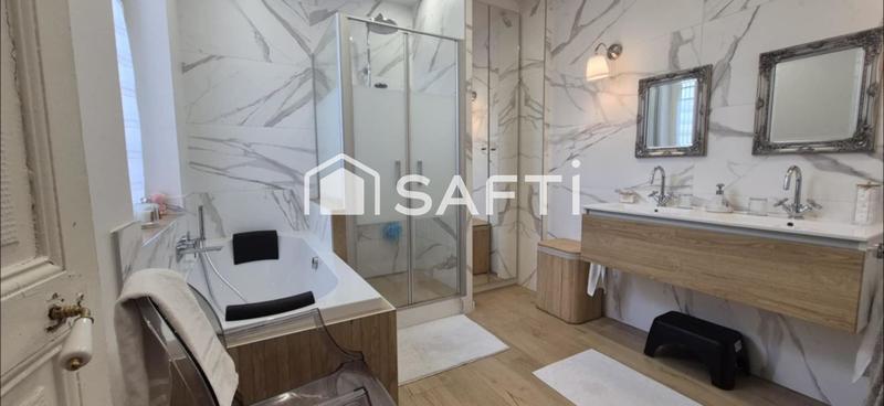 Maison - 196 m² - 9 pièces