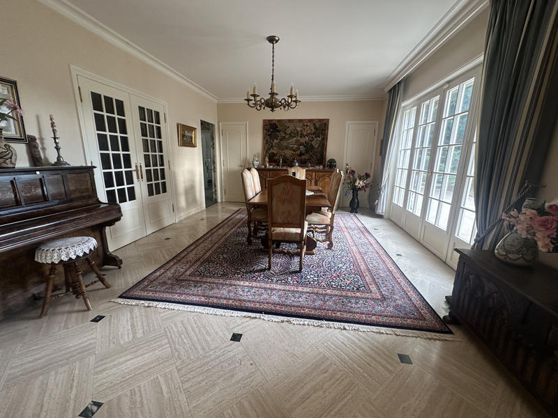 Maison - 240 m² - 10 pièces