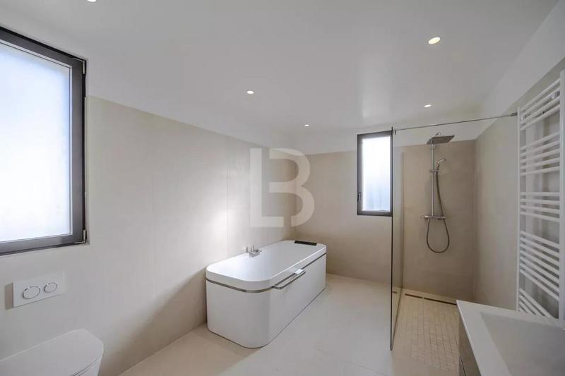 Villa - 265 m² - 7 pièces