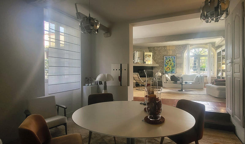 Maison - 280 m² - 9 pièces