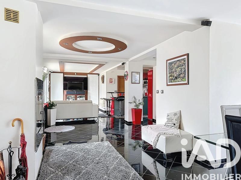 Maison - 205 m² - 6 pièces