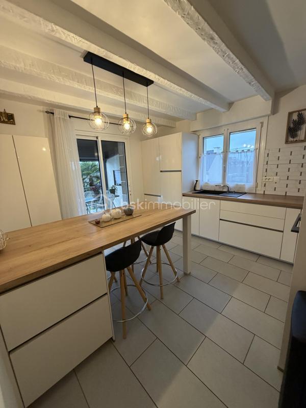 Maison traditionnelle - 145 m² - 7 pièces