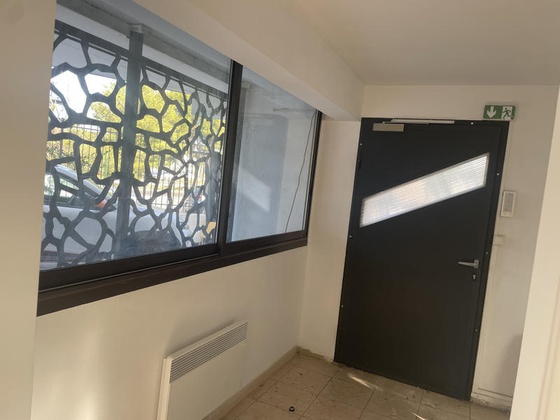 Local commercial - 85 m² - 5 pièces