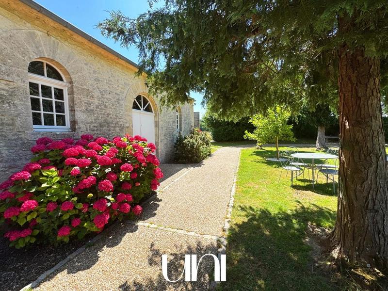 Maison de maîtres - 655 m² - 9 pièces